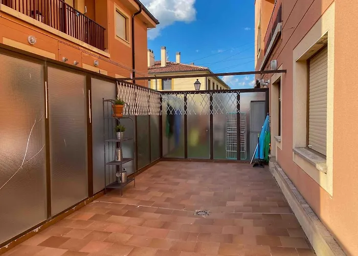Апартаменты Homely Flat With Garden Near Segovia
