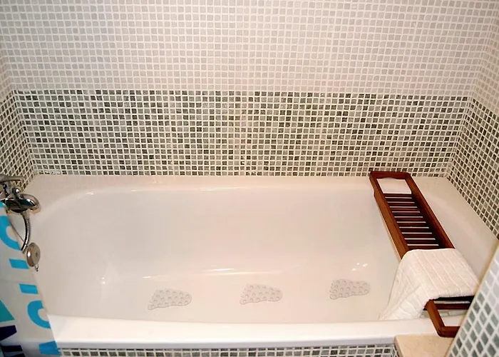 Homely Flat With Garden Near Segovia Torrecaballeros